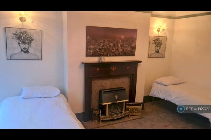 4 Bedroom Maisonette To Rent In St. Marys Terrace, South Shields, NE33