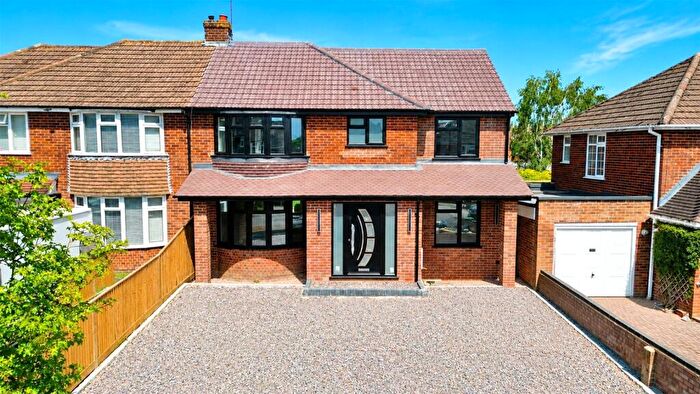 4 Bedroom Semi-Detached House For Sale In Compton Avenue, Tilehurst, Reading, Berkshire, RG31
