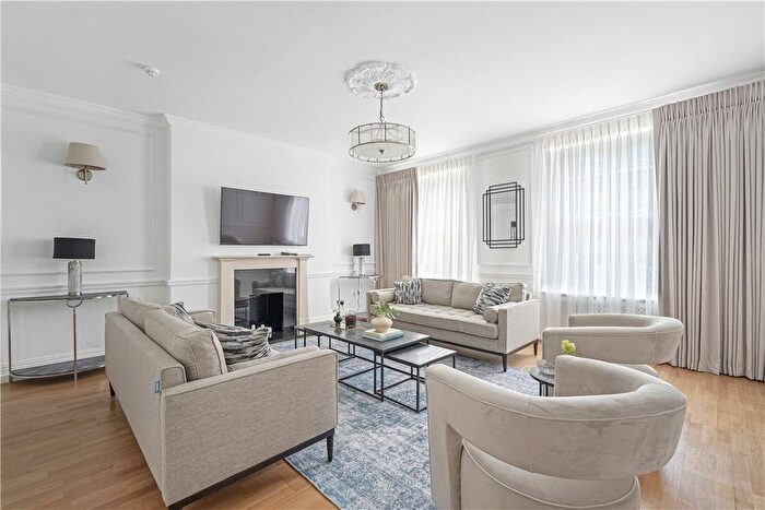 3 Bedroom Flat To Rent In Gloucester Place, Marylebone, London, W1U