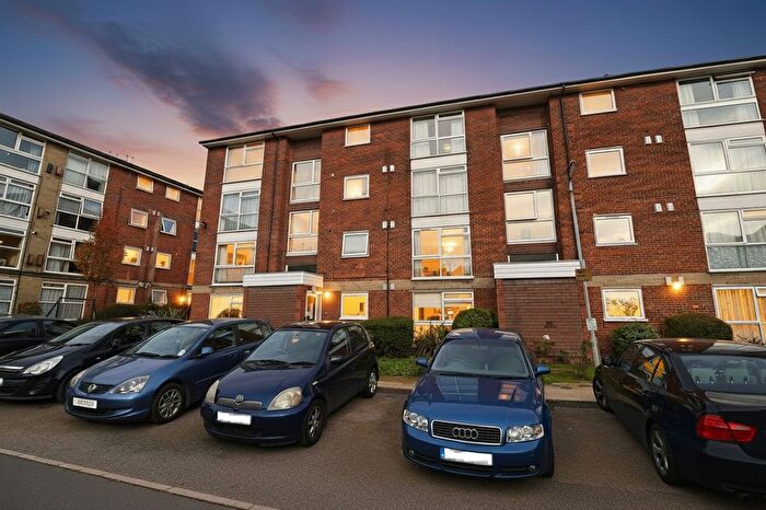 1 Bedroom Flat For Sale In Sycamore Close, Northolt, UB5