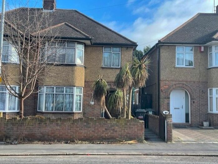 3 Bedroom Semi-Detached House To Rent In Neville Road, Luton, LU3