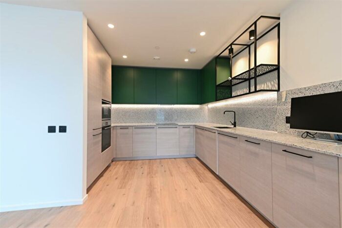 1 Bedroom Flat To Rent In Curlew House, Hawser Lane, London, E14