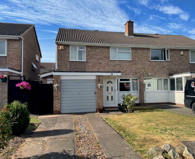 Houses for sale & to rent in B75 6AX, Bedford Drive, Sutton Trinity