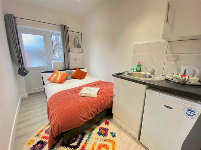 Studio To Rent In Greenford Avenue, London, W7