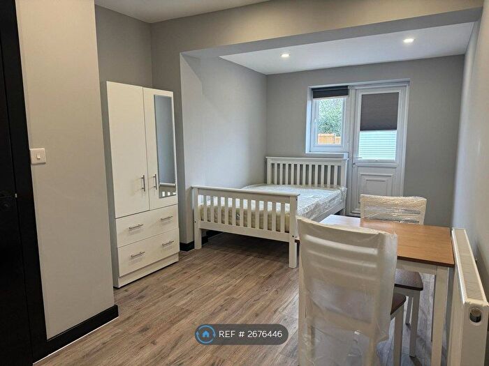 Studio To Rent In Niederwald Road, London, SE26