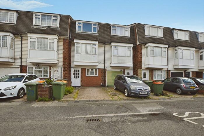 4 Bedroom Town House For Sale In Croombs Road, London, E16