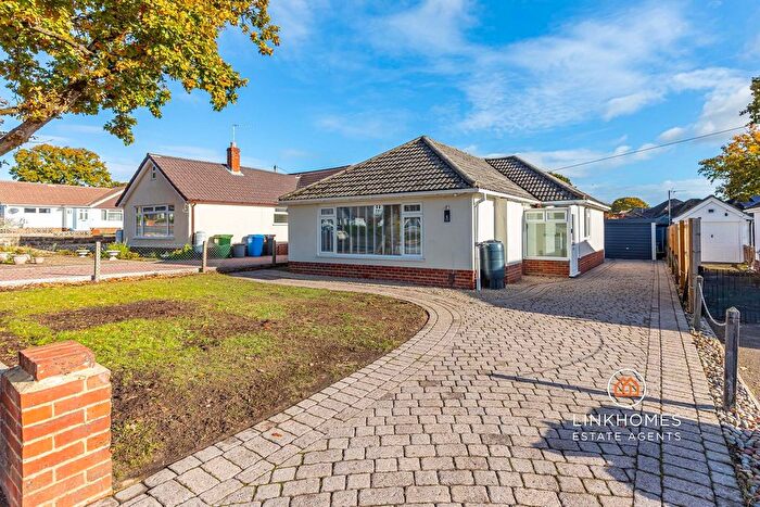 3 Bedroom Detached Bungalow For Sale In Keighley Avenue, Broadstone, BH18