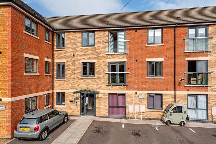 1 Bedroom Flat For Sale In Broad Green, Wellingborough, NN8