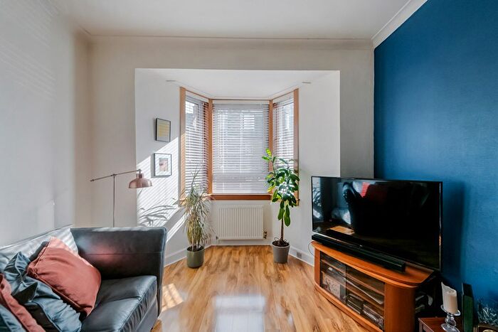 1 Bedroom Flat For Sale In Victoria Terrace, Dunfermline, KY12