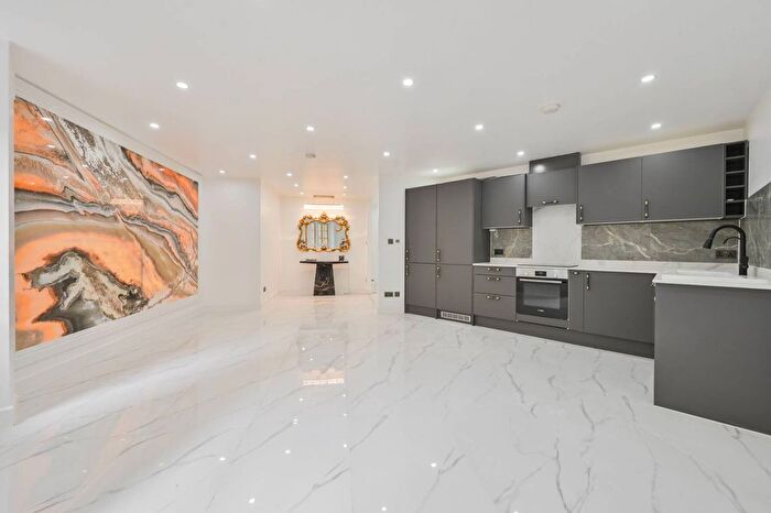 3 Bedroom Flat To Rent In Greville Road, Kilburn, London, NW6