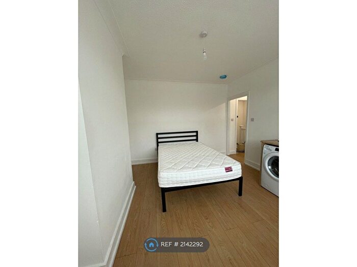 Studio To Rent In Rydal Way, Enfield, EN3