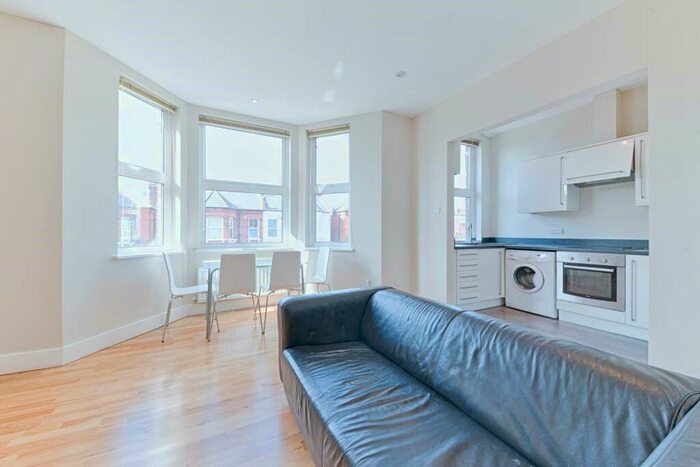 1 Bedroom Apartment To Rent In Skardu Road, Cricklewood, London, NW2