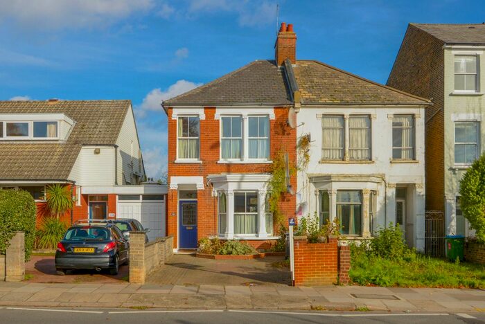 4 Bedroom Detached House To Rent In Stanley Road, Teddington, Middlesex TW11