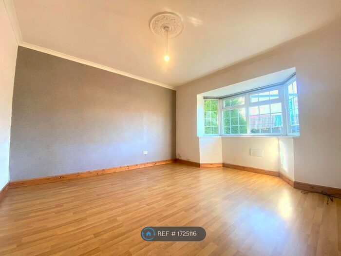 3 Bedroom Semi-Detached House To Rent In Beverley Road, West Bromwich, B71