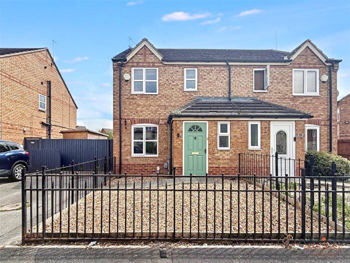 3 Bedroom Semi-Detached House For Sale In , Norton Grove, Kingston Upon Hull, City Of King, HU4