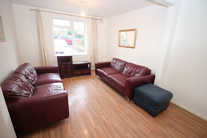 3 Bedroom Semi-Detached House To Rent In Westbrook Road, Hounslow, TW5