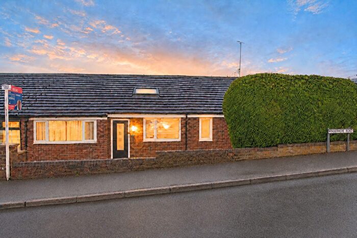3 Bedroom Semi Detached Bungalow For Sale In Windermere Road, Oldham, OL2