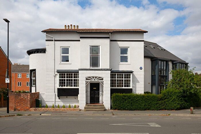 5 Bedroom Link Detached House For Sale In Hawthorn Grove, York, YO31