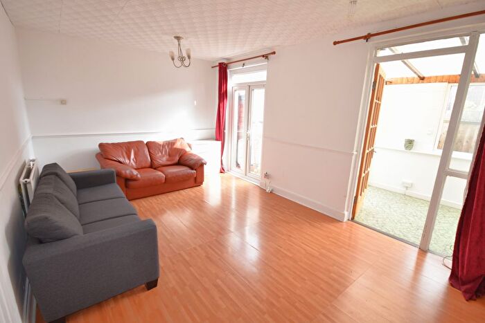3 Bedroom Maisonette To Rent In Gernon Road, Bow, E3