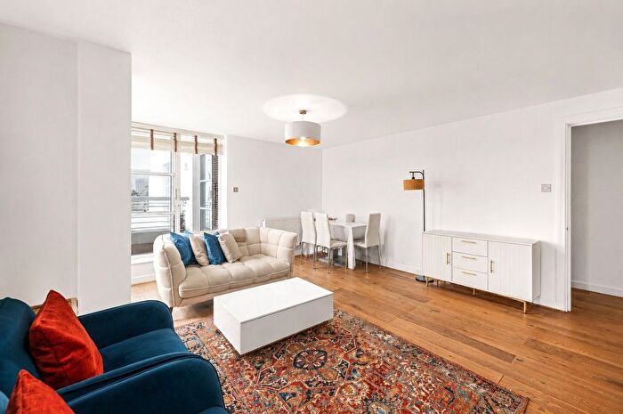 2 Bedroom Flat To Rent In Barrier Point Road, London, E16