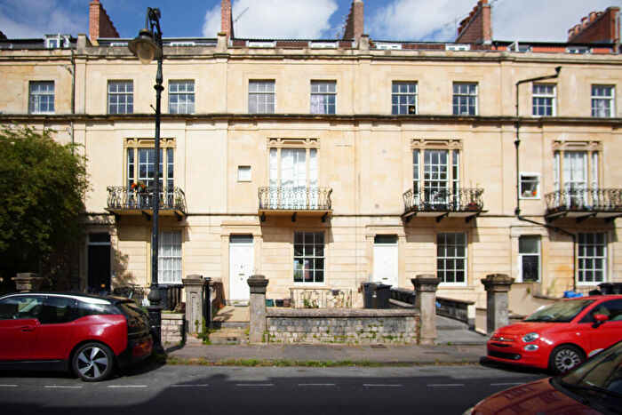 3 Bedroom Flat To Rent In Basement Flat, , Westbourne Place, Clifton, BS8