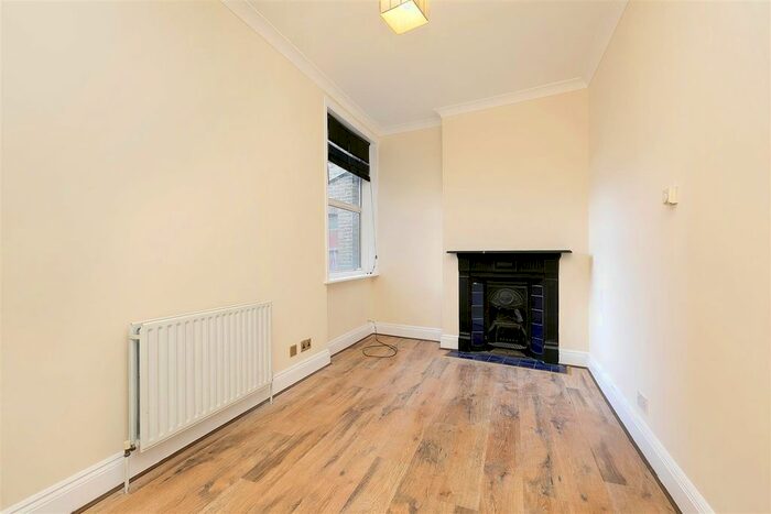 1 Bedroom Flat To Rent In Heath Road, Twickenham, TW1