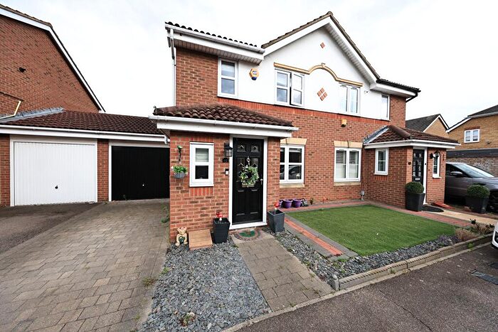 3 Bedroom Semi-Detached House For Sale In Grifon Road, Chafford Hundred, Essex, RM16