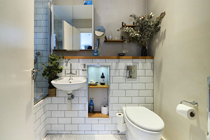 2 Bedroom Flat To Rent In Turville Street, E2