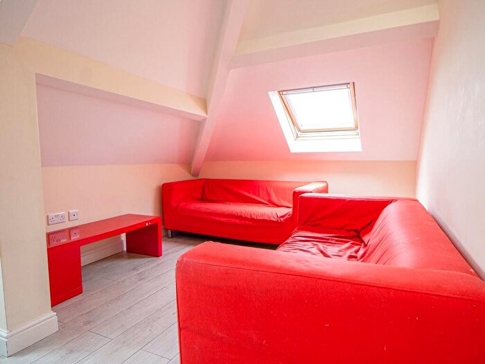 3 Bedroom Apartment To Rent In Apt, Clarendon Road #, LS2