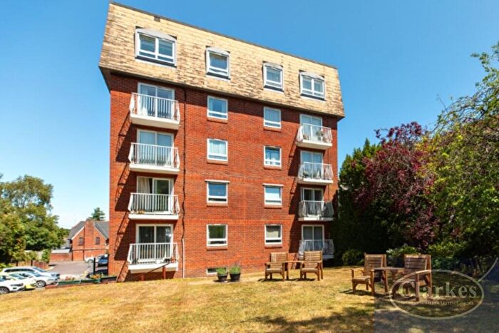 1 Bedroom Flat For Sale In Masters Court, BH2