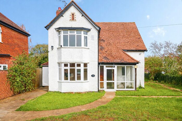 6 Bedroom Detached House For Sale In Broughton Road, Banbury, OX16