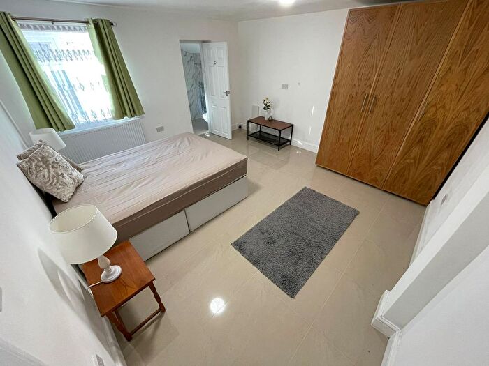 Property To Rent In Cheriton Avenue, Ilford, IG5