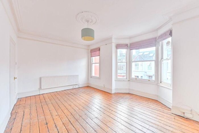 3 Bedroom Flat For Sale In Jedburgh Street, Clapham Common North Side, London, SW11