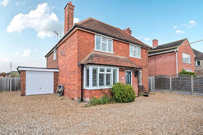 4 Bedroom Detached House For Sale In Bramley Road, Sherfield-On-Loddon, RG27