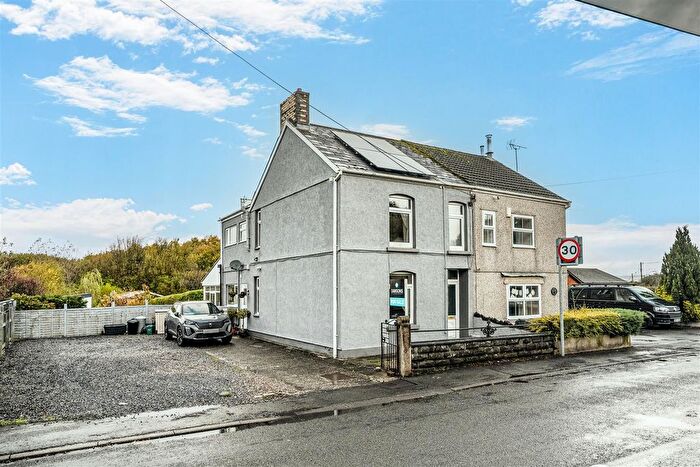 3 Bedroom Semi-Detached House For Sale In Pentre Road, Grovesend, Swansea, SA4