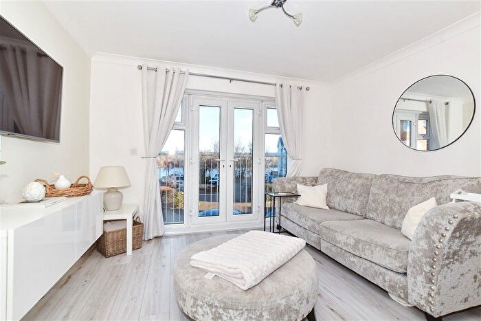 3 Bedroom Town House For Sale In The Lakes, Larkfield, Kent, ME20