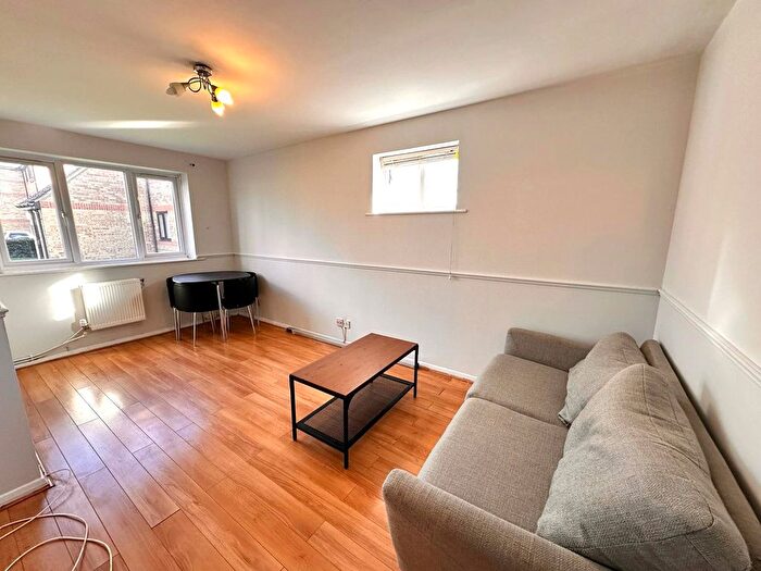 1 Bedroom Flat To Rent In Greenslade Road, Barking, IG11