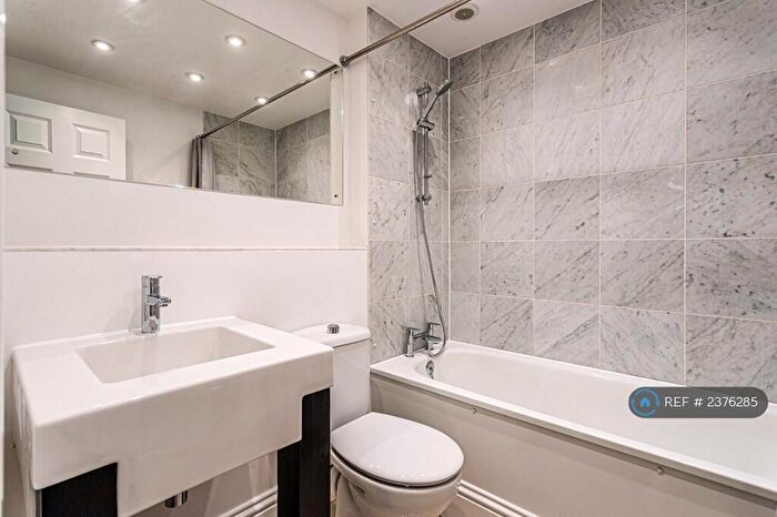 2 Bedroom Flat To Rent In Horstmann Close, Bath, BA1