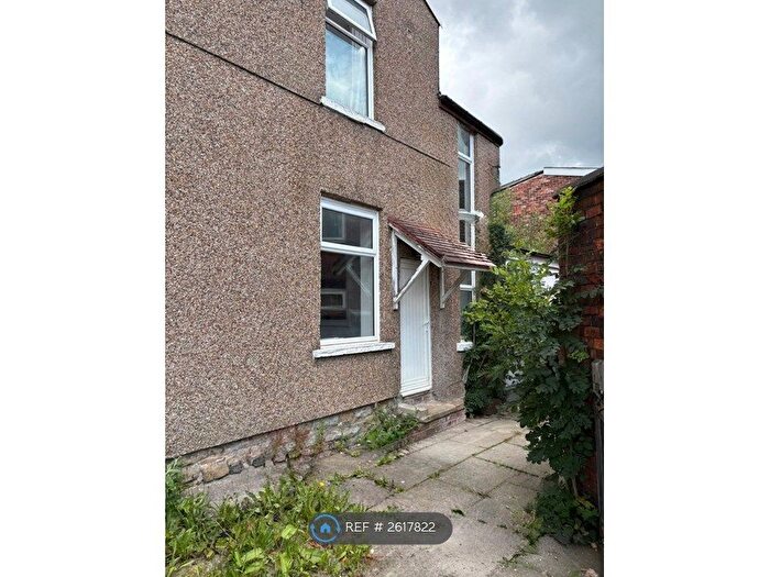 3 Bedroom Flat To Rent In Meadow Street, Hyde, SK14