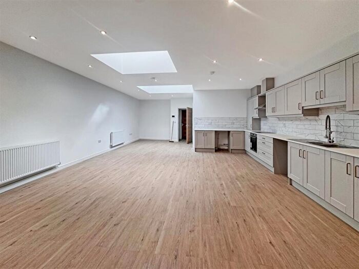 2 Bedroom Flat To Rent In Castle Street, Hinckley, LE10