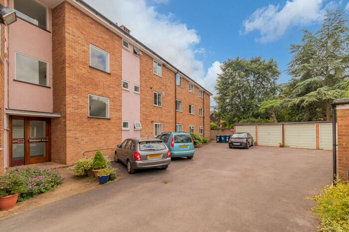 2 Bedroom Flat To Rent In Hawkswell Gardens, Oxford, OX2