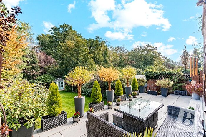 4 Bedroom Detached House For Sale In Lake Rise, Romford, RM1