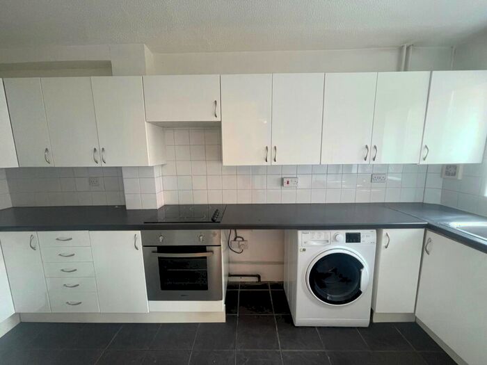 2 Bedroom Terraced House For Sale In Chatfield Drive, Guildford, GU4