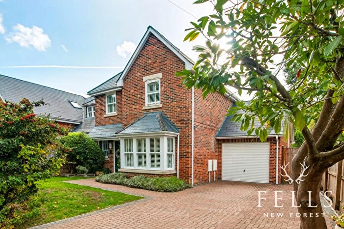 3 Bedroom Detached House For Sale In Hayters Way, Alderholt, Dorset, SP6