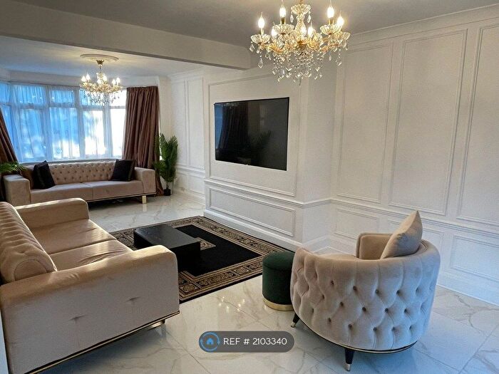 4 Bedroom Semi-Detached House To Rent In Drayton Gardens, West Drayton, UB7