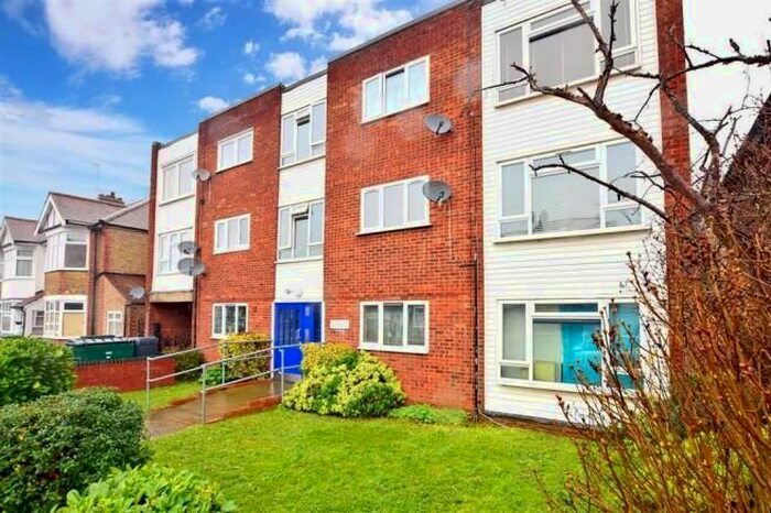 2 Bedroom Flat To Rent In Westward Road, London, E4