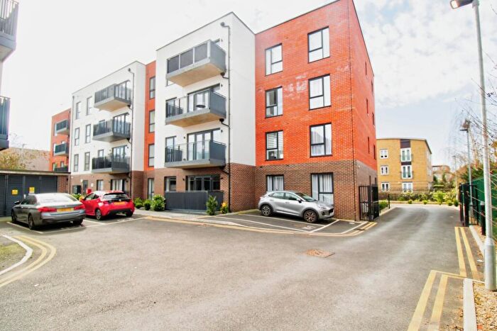 2 Bedroom Flat For Sale In Compass Way, Romford, RM1