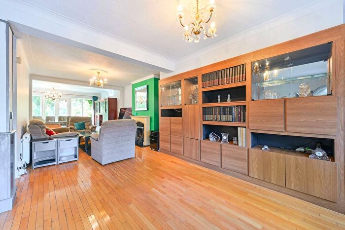 5 Bedroom Semi-detached House To Rent In Woodland Rise, Perivale, Greenford, UB6