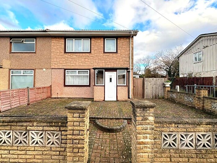 3 Bedroom Semi-Detached House For Sale In Hutton Lane, Harrow, HA3