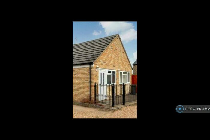 Studio To Rent In Rook Tree Lane, Stotfold, Hitchin, SG5